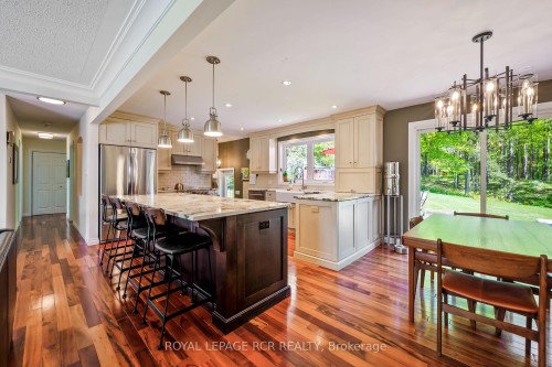 426079 25 Side Road, Mono, ON - Indoor Photo Showing Kitchen With Upgraded Kitchen