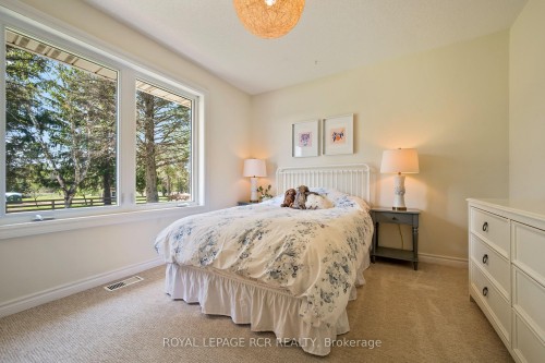 426079 25 Side Road, Mono, ON - Indoor Photo Showing Bedroom