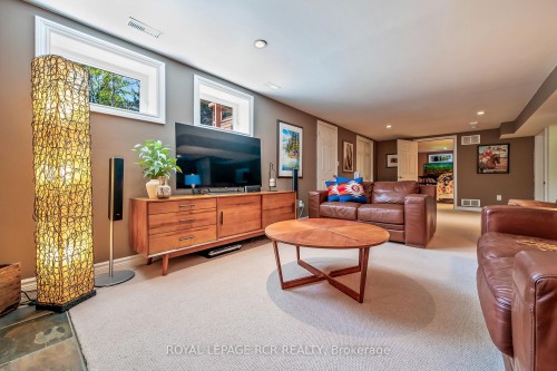 426079 25 Side Road, Mono, ON - Indoor Photo Showing Living Room