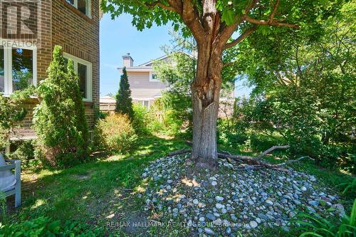 Mature gardens - 22 Terrace Drive, Ottawa, ON 