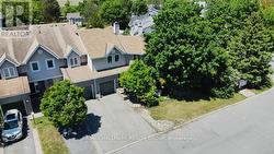 End unit, lots of parking - 