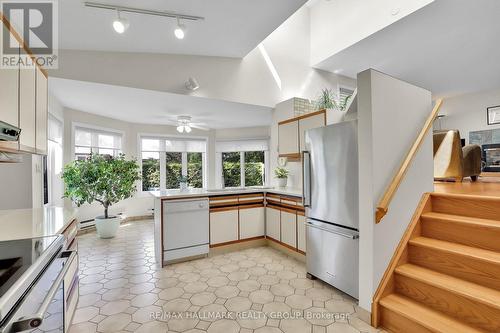 Expansive kitchen - 39 Biscayne Crescent, Ottawa, ON 