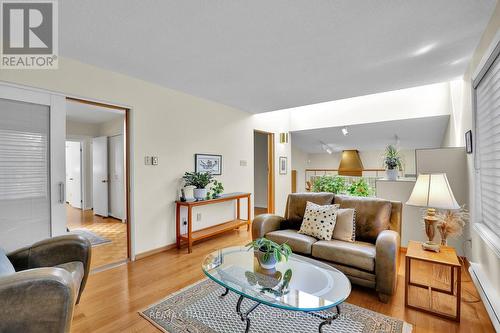 Upper level family room off primary bedroom - 39 Biscayne Crescent, Ottawa, ON 