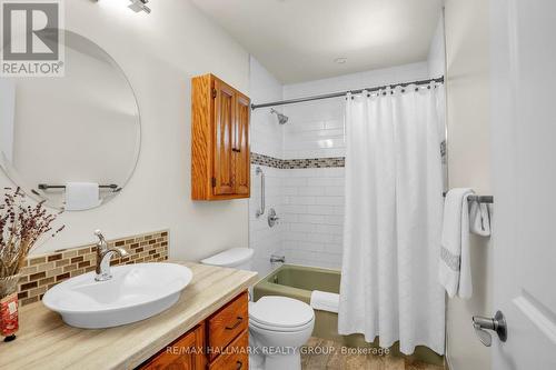 Updated bath with retro avocado green bath tub! - 39 Biscayne Crescent, Ottawa, ON 