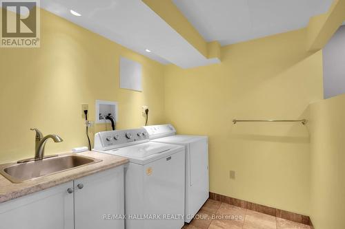 Bright laundry room with utility sink - 39 Biscayne Crescent, Ottawa, ON 