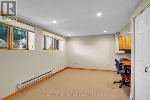 Office space or bedroom - 39 Biscayne Crescent, Ottawa, ON 