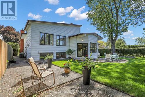 Multiple areas to enjoy the yard - 39 Biscayne Crescent, Ottawa, ON 