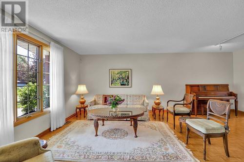 Formal living area - 39 Biscayne Crescent, Ottawa, ON 