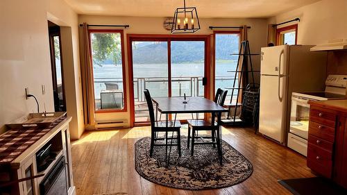 620 Applegrove Road, Fauquier, BC - Indoor