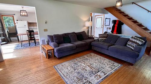 620 Applegrove Road, Fauquier, BC - Indoor