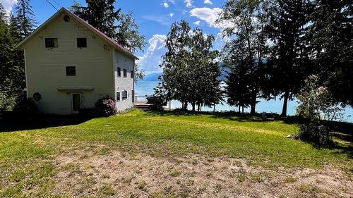 620 Applegrove Road, Fauquier, BC - Outdoor