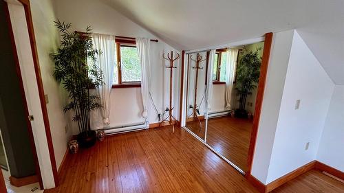 620 Applegrove Road, Fauquier, BC - Indoor Photo Showing Bathroom