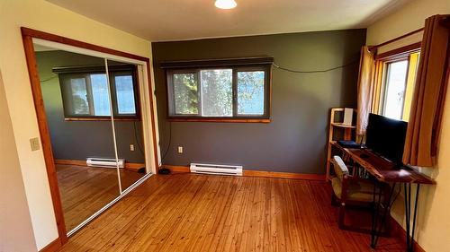 620 Applegrove Road, Fauquier, BC - Indoor Photo Showing Bedroom
