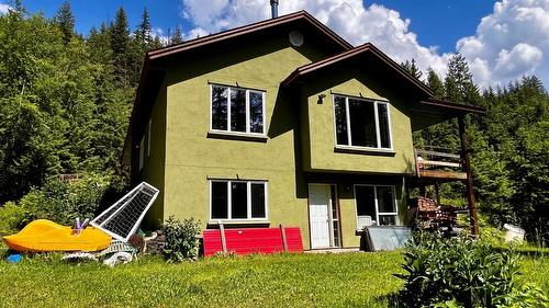 620 Applegrove Road, Fauquier, BC - Outdoor