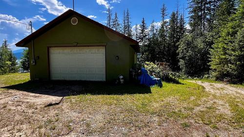 620 Applegrove Road, Fauquier, BC - Outdoor
