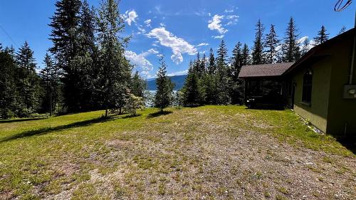 620 Applegrove Road, Fauquier, BC - Outdoor