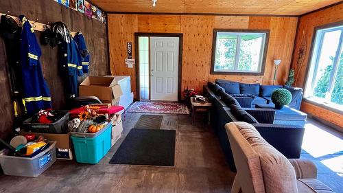 620 Applegrove Road, Fauquier, BC - Indoor Photo Showing Other Room