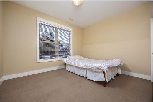 25-7760 Okanagan Landing Road, Vernon, BC - Indoor Photo Showing Bedroom