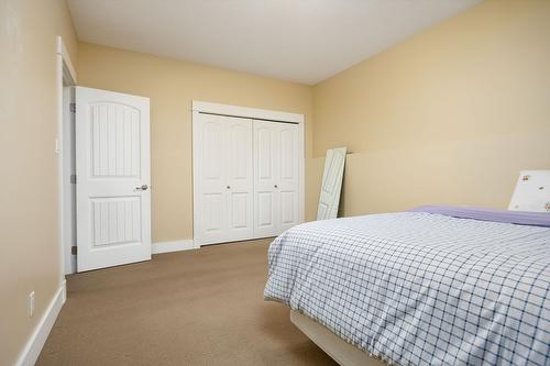 25-7760 Okanagan Landing Road, Vernon, BC - Indoor Photo Showing Bedroom