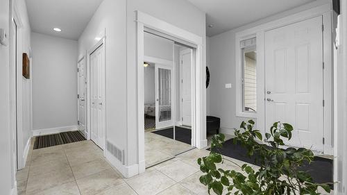 25-7760 Okanagan Landing Road, Vernon, BC - Indoor Photo Showing Other Room