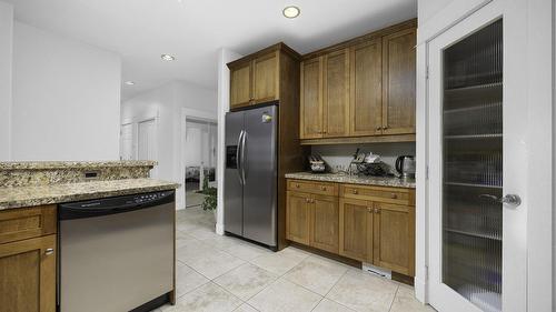 25-7760 Okanagan Landing Road, Vernon, BC - Indoor Photo Showing Kitchen