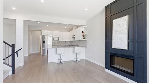 105-2045 Stagecoach Drive, Kamloops, BC - Indoor Photo Showing Kitchen