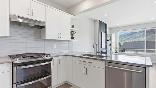 105-2045 Stagecoach Drive, Kamloops, BC - Indoor Photo Showing Kitchen With Stainless Steel Kitchen With Double Sink With Upgraded Kitchen