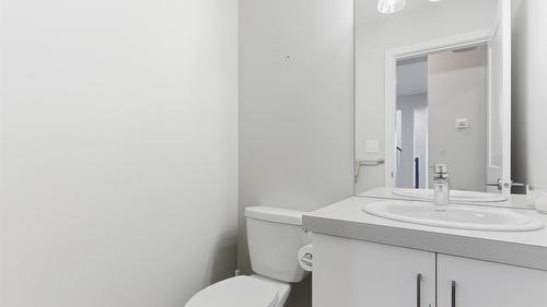 105-2045 Stagecoach Drive, Kamloops, BC - Indoor Photo Showing Bathroom
