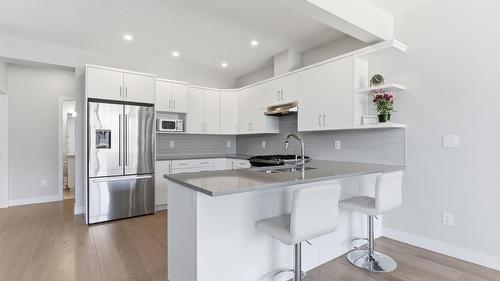 105-2045 Stagecoach Drive, Kamloops, BC - Indoor Photo Showing Kitchen With Stainless Steel Kitchen With Double Sink With Upgraded Kitchen