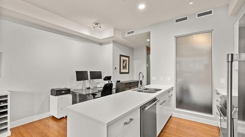 214-1289 Ellis Street, Kelowna, BC - Indoor Photo Showing Kitchen With Double Sink