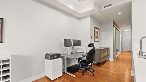 214-1289 Ellis Street, Kelowna, BC - Indoor Photo Showing Office