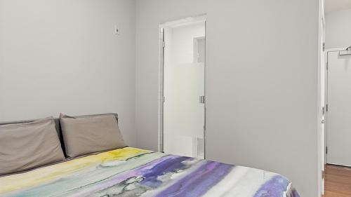 214-1289 Ellis Street, Kelowna, BC - Indoor Photo Showing Bedroom