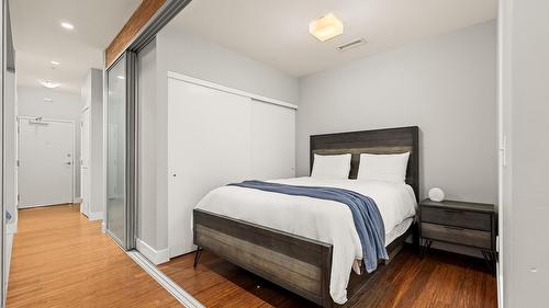 214-1289 Ellis Street, Kelowna, BC - Indoor Photo Showing Bedroom