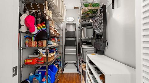 214-1289 Ellis Street, Kelowna, BC - Indoor