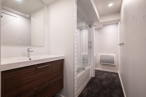 Salle de bains attenante à la CCP - 3829 Av. Draper, Montréal (Côte-Des-Neiges/Notre-Dame-De-Grâce), QC - Indoor Photo Showing Bathroom