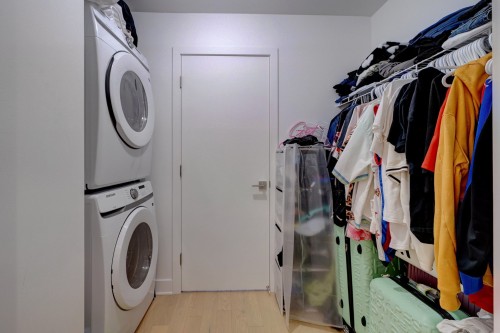 Penderie (Walk-in) - 1421-200 Rue Marie-Charles-Le Moyne, Longueuil (Le Vieux-Longueuil), QC - Indoor Photo Showing Laundry Room