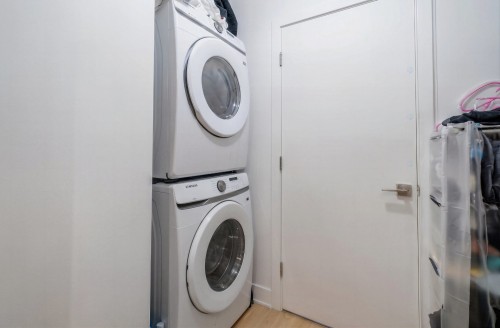 Penderie (Walk-in) - 1421-200 Rue Marie-Charles-Le Moyne, Longueuil (Le Vieux-Longueuil), QC - Indoor Photo Showing Laundry Room