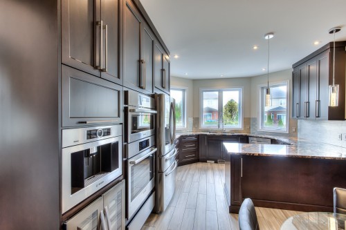 Cuisine - 423 Rue Des Roseaux, Laval (Sainte-Dorothée), QC - Indoor Photo Showing Kitchen With Upgraded Kitchen