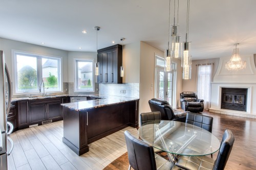 Coin-repas - 423 Rue Des Roseaux, Laval (Sainte-Dorothée), QC - Indoor Photo Showing Other Room With Fireplace
