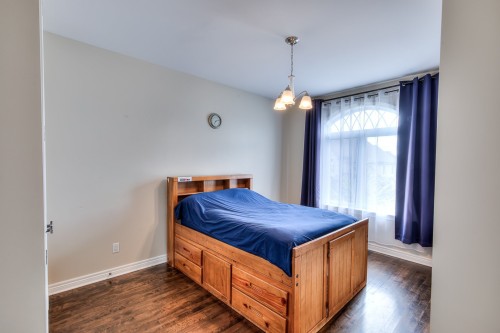 Chambre à coucher - 423 Rue Des Roseaux, Laval (Sainte-Dorothée), QC - Indoor Photo Showing Bedroom
