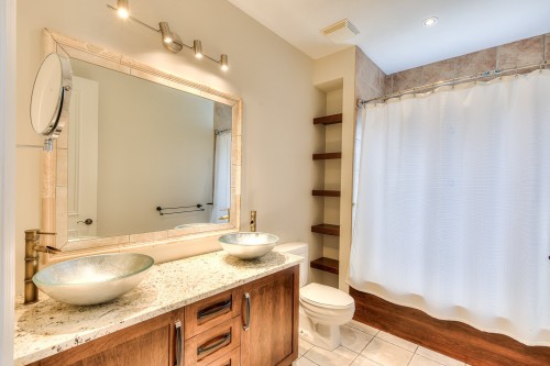 Salle de bains - 423 Rue Des Roseaux, Laval (Sainte-Dorothée), QC - Indoor Photo Showing Bathroom
