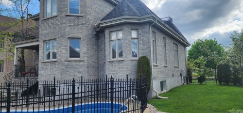 Face arrière - 423 Rue Des Roseaux, Laval (Sainte-Dorothée), QC - Outdoor