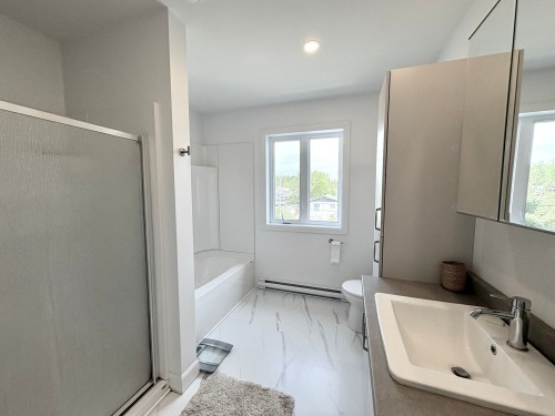Salle de bains - 5-666 Av. Ste-Bernadette, Rouyn-Noranda, QC - Indoor Photo Showing Bathroom