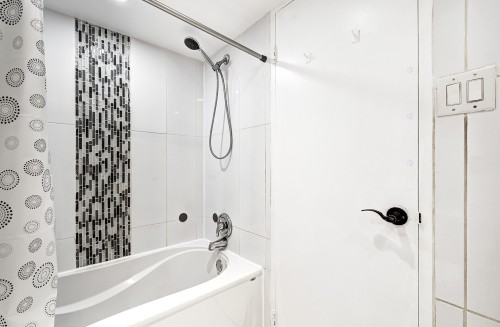 Salle de bains - 509-5720 Boul. Cavendish, Côte-Saint-Luc, QC - Indoor Photo Showing Bathroom