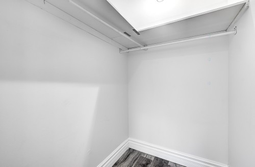 Penderie (Walk-in) - 509-5720 Boul. Cavendish, Côte-Saint-Luc, QC - Indoor