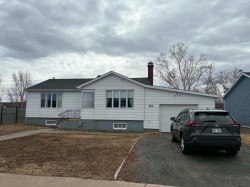 563 Av. Iberville Sept-Îles, QC G4R 2E3