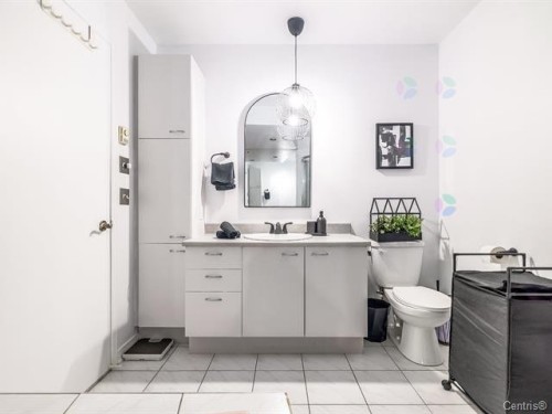 Salle de bains - 40 Rue De Poitiers, Candiac, QC - Indoor Photo Showing Bathroom