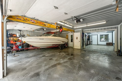 Garage - 975 Rg St-Henri, Saint-Armand, QC - Indoor Photo Showing Garage