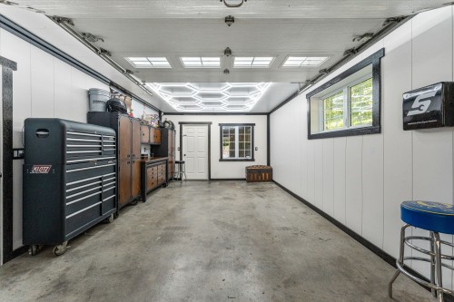 Garage - 975 Rg St-Henri, Saint-Armand, QC - Indoor Photo Showing Garage
