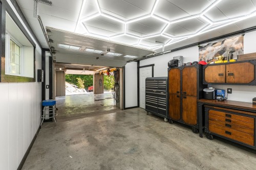 Garage - 975 Rg St-Henri, Saint-Armand, QC - Indoor Photo Showing Other Room